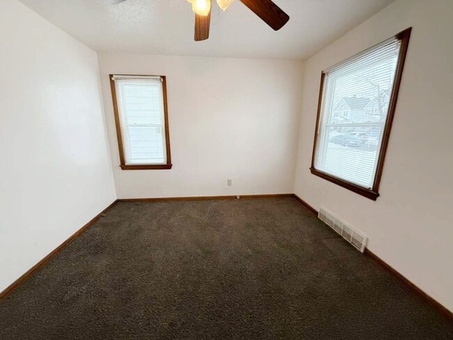 Building Photo - 3 BED, 1 BATH BEAUTIFUL SINGLE-FAMILY HOME IN GARFIELD HEIGHTS!