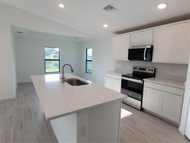 Building Photo - 6305 Shaw St