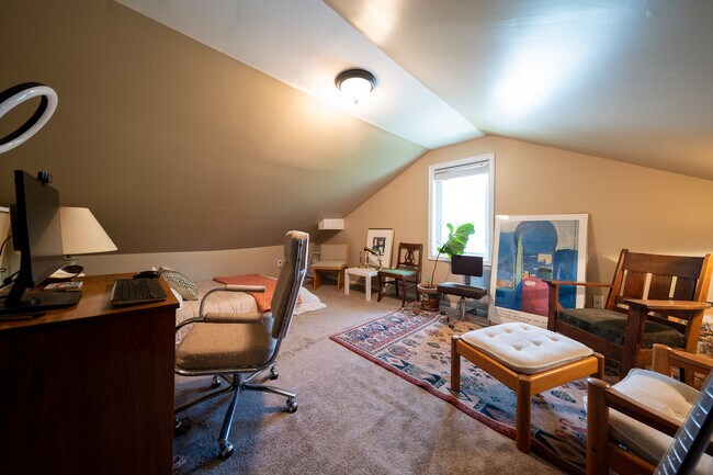 Building Photo - 817 Central Ave W