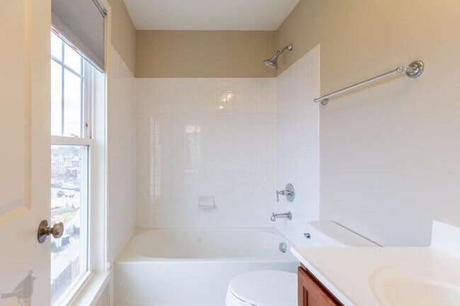 Building Photo - 2909 Chancellor's Way NE