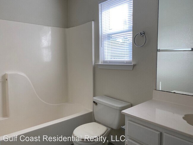 Building Photo - 4 br, 2.5 bath House - 11093 Oakcrest Drive