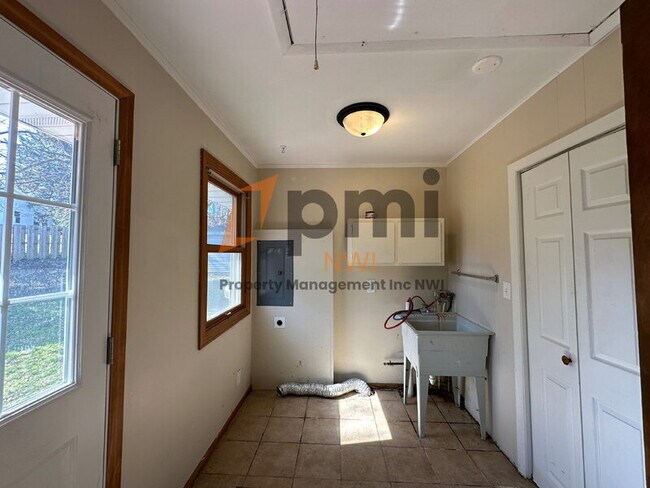 Building Photo - 202 E 250 S