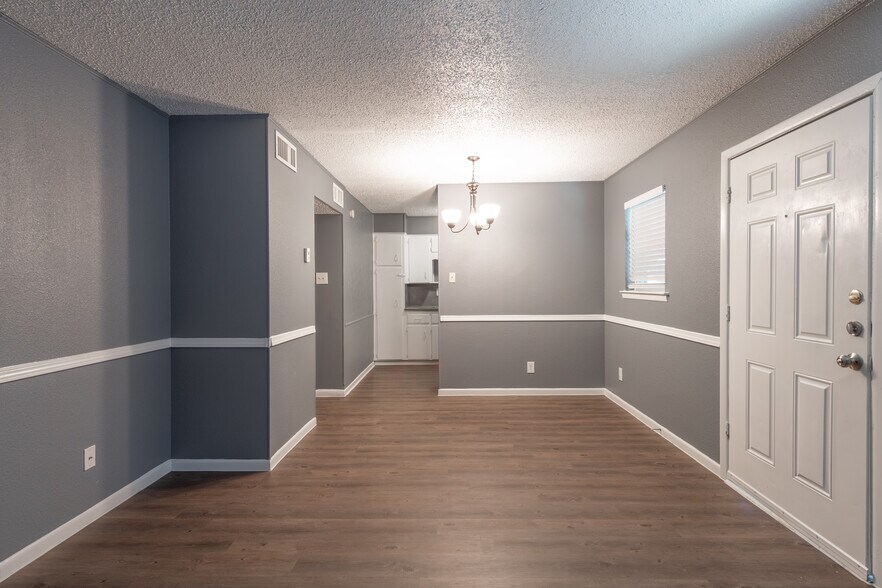 Building Photo - 705 Santa Rosa Dr