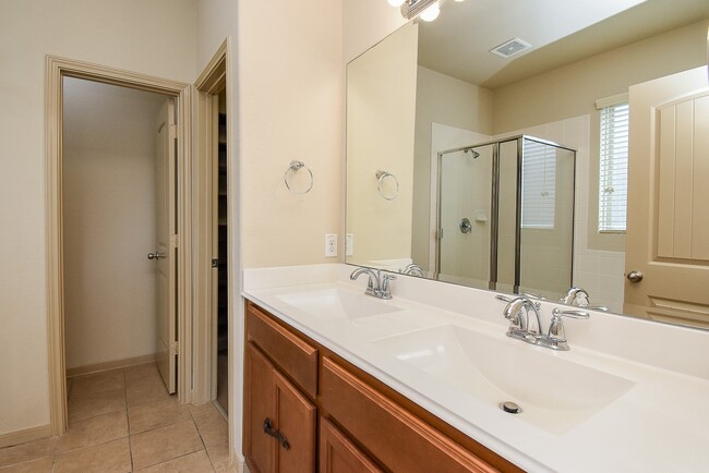 Building Photo - 2106 Harmon Crest Ct
