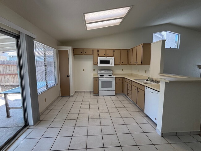 Building Photo - Spacious 3 Bedroom Home for $2250!