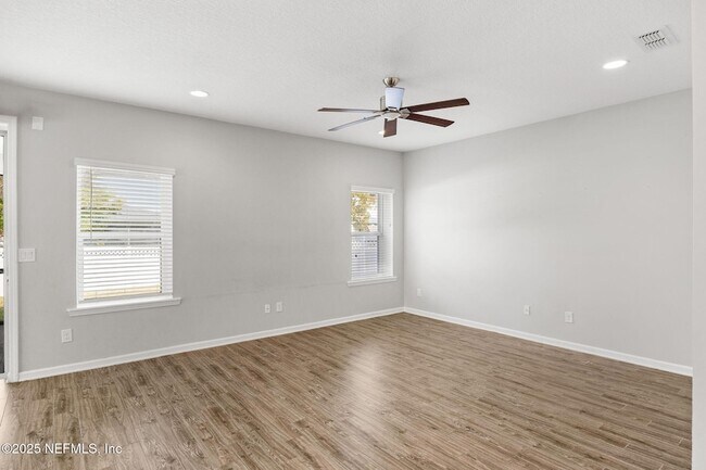 Building Photo - 92 Fernbrook Dr