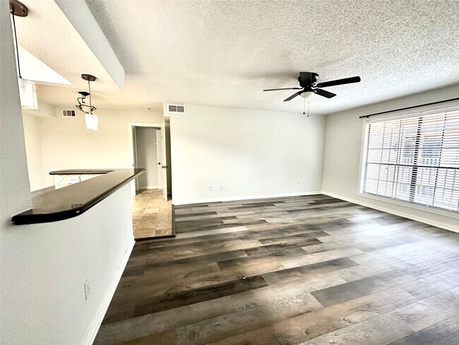 Building Photo - 1311 Antoine Dr