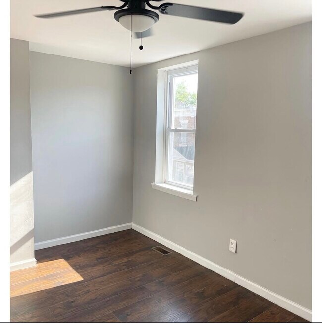 Building Photo - 935 N Saint Bernard St