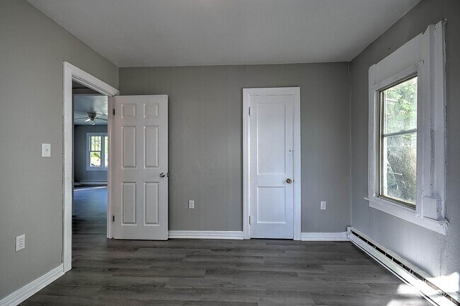 Building Photo - 304 N Hardin St