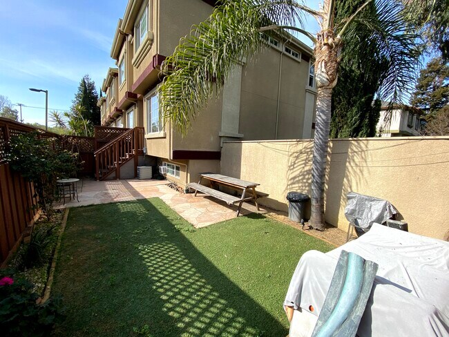 Building Photo - 624 Antioch Terrace