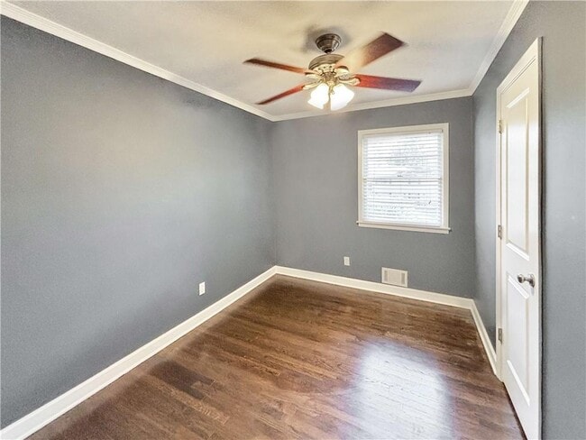 Building Photo - 2395 Powers Ferry Dr SE