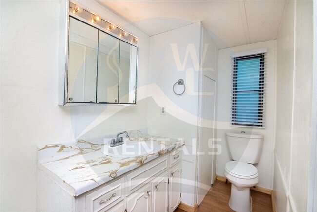 Building Photo - Charming 3-bedroom, 2-bath single wide trailer in Whittier, NC available now for year-long lease.