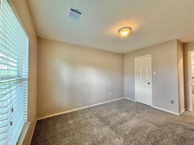 Building Photo - 25314 Oak Knot Dr