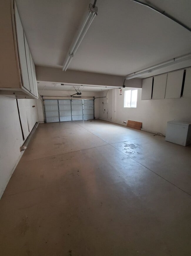 Building Photo - GORGEOUS Executive Home. OFFICE /LOFT/ GRE...