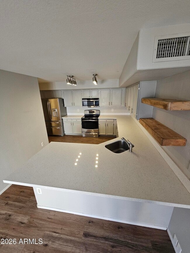 Building Photo - 1142 W Sandy Banks