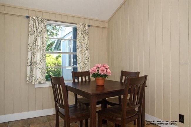 Building Photo - 1315 E Marks St