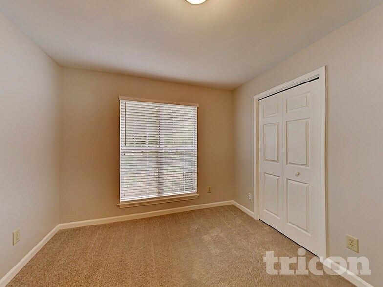 Building Photo - 555 Horseshoe Cir