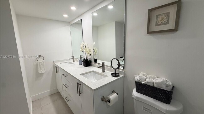 Building Photo - 5600 Collins Ave