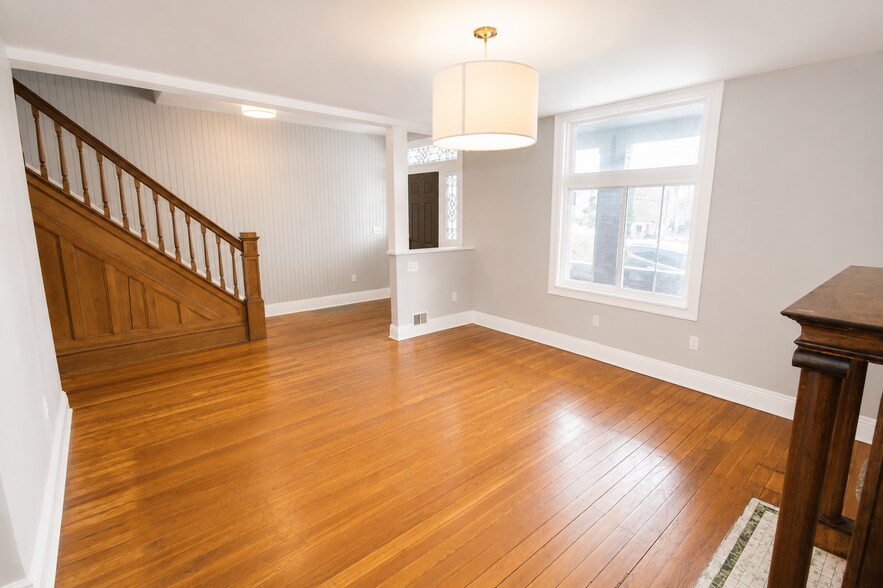 Building Photo - 1723 Realty Ave