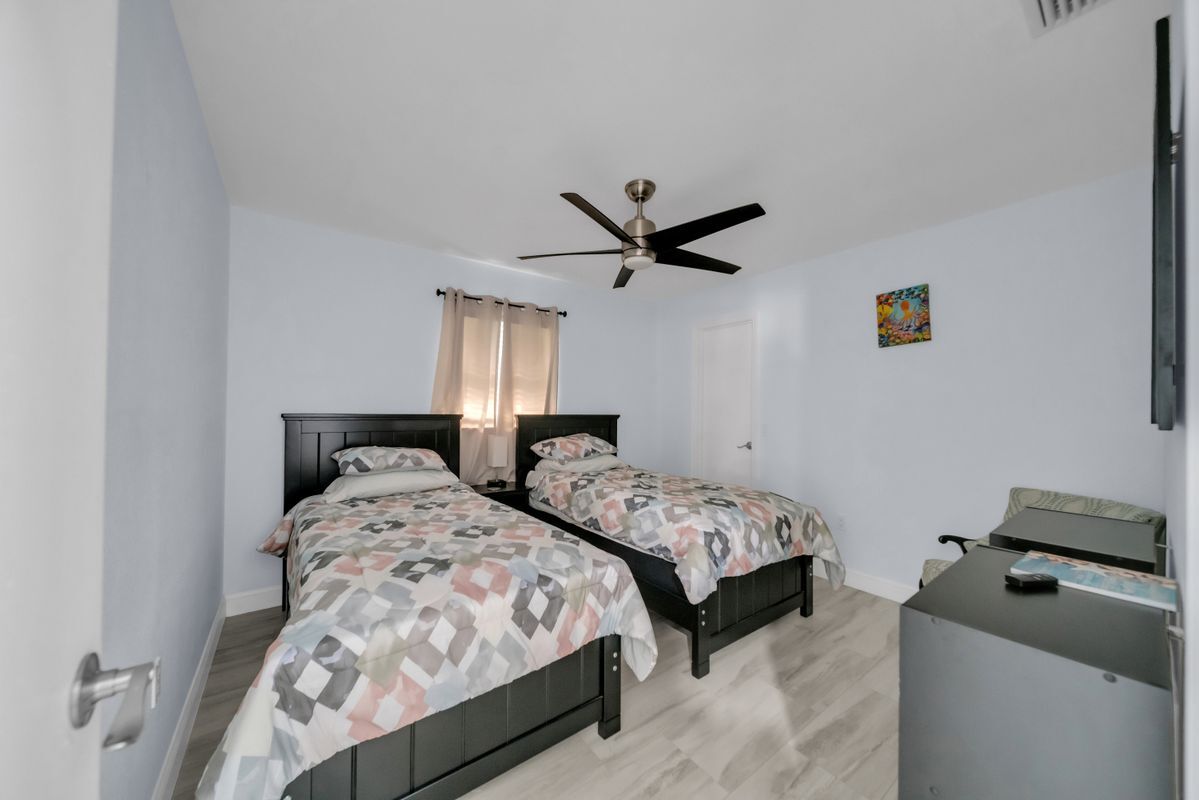 Building Photo - 299 Rotonda Cir