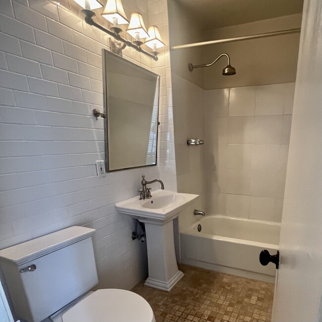 Building Photo - 2015 South Blvd