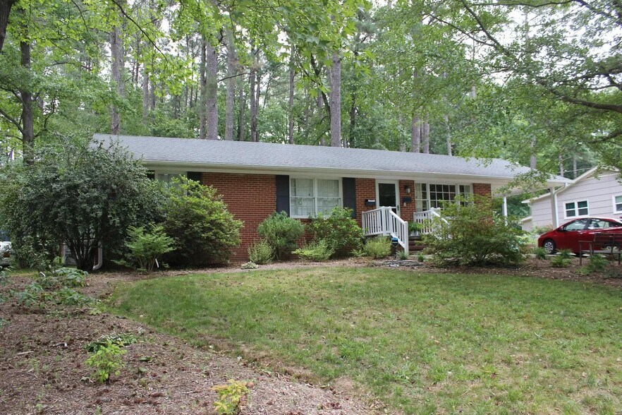 Building Photo - 904 Chatham Lane