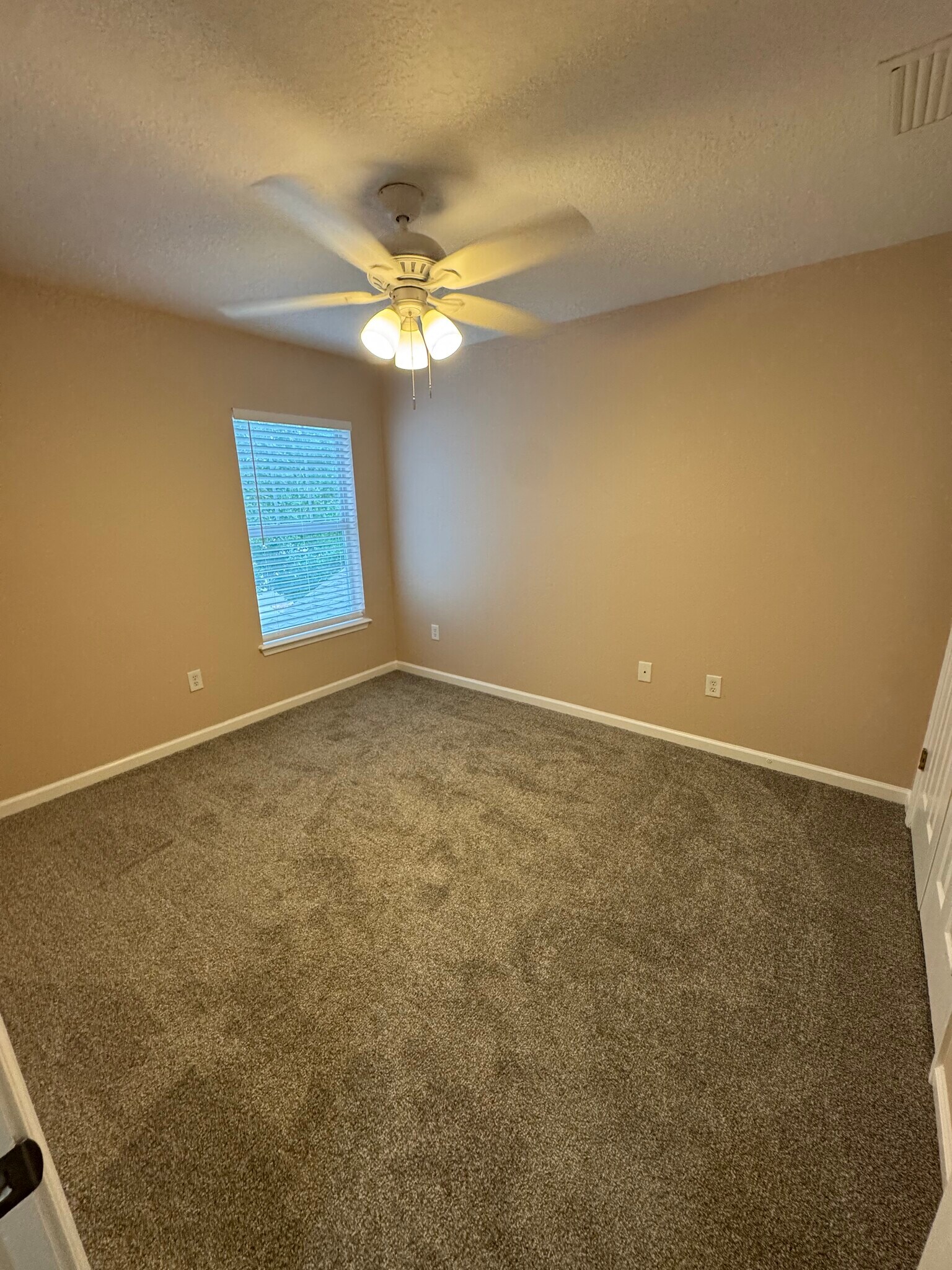 Building Photo - 1034 N Black Cherry Dr