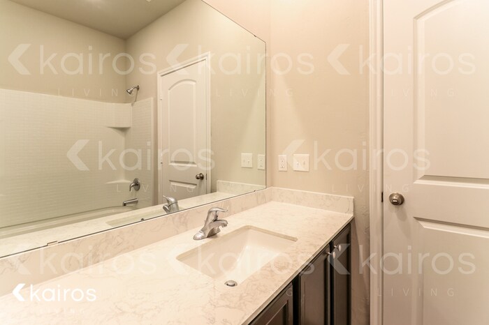 Building Photo - 913 NW 4th St