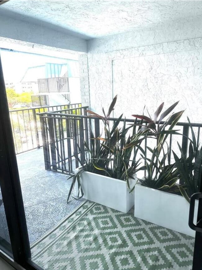 Building Photo - 1975 SE 3rd St