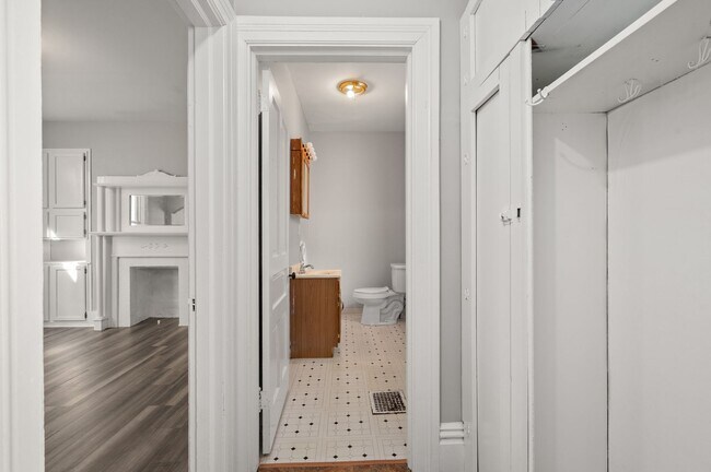 Building Photo - 362 Republic St