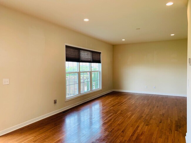Building Photo - 365 Roudabush Dr NW