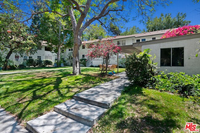 Building Photo - 3635 Kalsman Dr