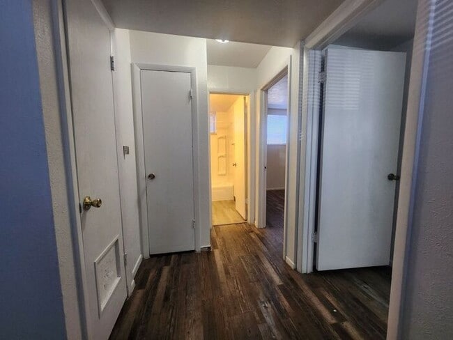 Building Photo - Recently Remodeled 2-Bedroom Apartment – W...