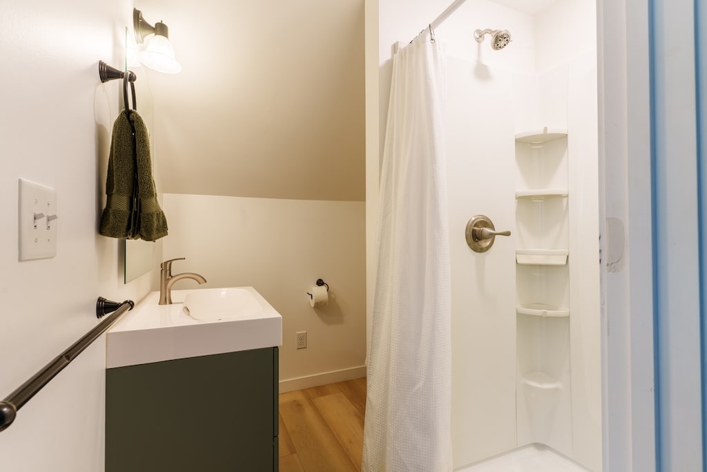 Building Photo - 824 5th St NE