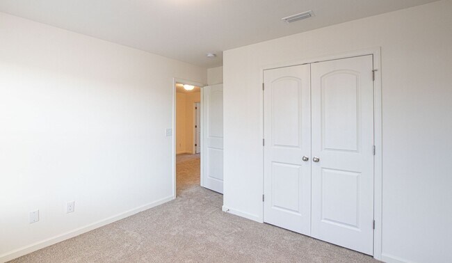 Building Photo - BEAUTIFUL 3BD/2.5BTH Townhome - Belmont - AUGUST 2026 MOVE IN