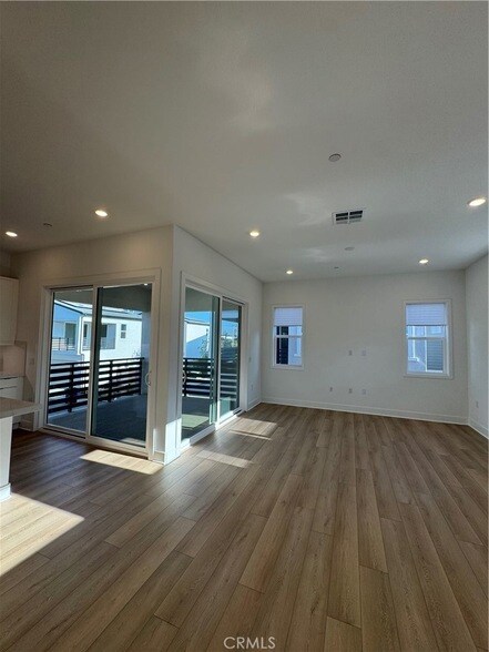 Building Photo - 436 Loon