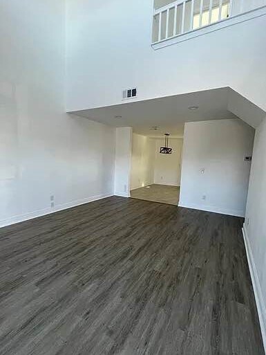 Building Photo - 505 E 24th St