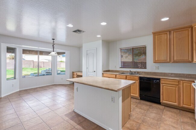 Building Photo - 4-Bed, 3-Bath Home with Versatile Layout a...