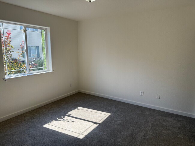 Building Photo - 19 Diane Rd
