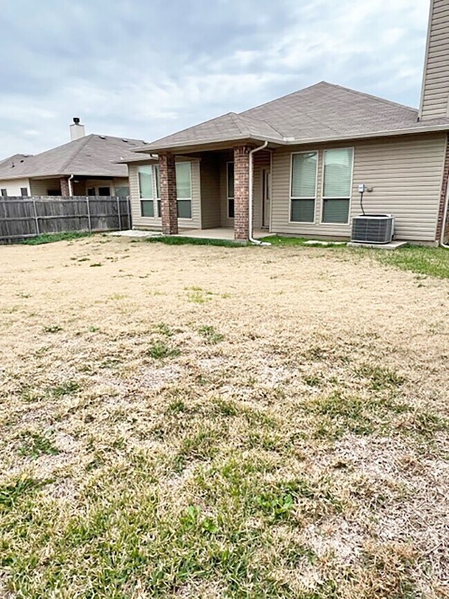 Building Photo - Great 3 Bdrm 2 Bath Home w Study in Argyle Tx