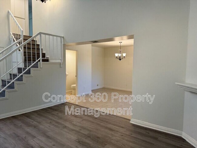 Building Photo - 11226 Elliott Ave