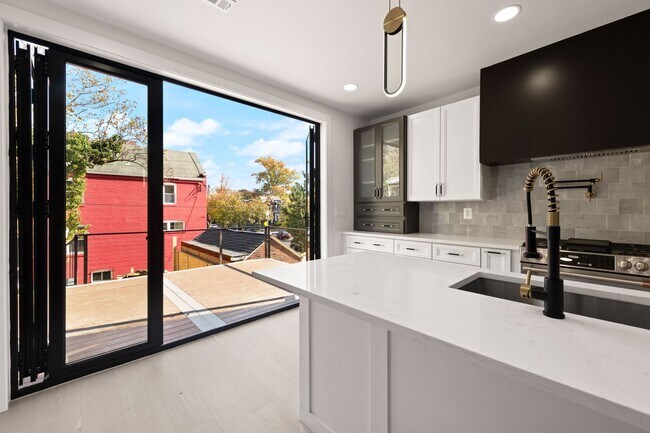 Building Photo - DC1026