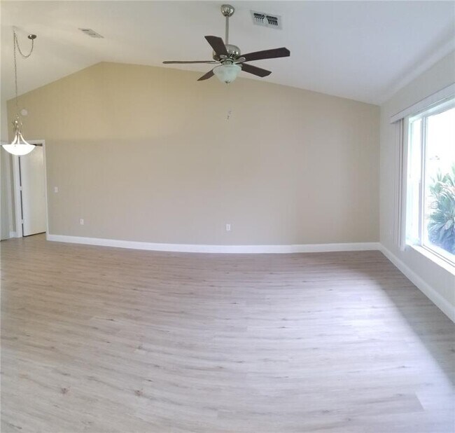 Building Photo - 5810 Garden Lakes Majestic