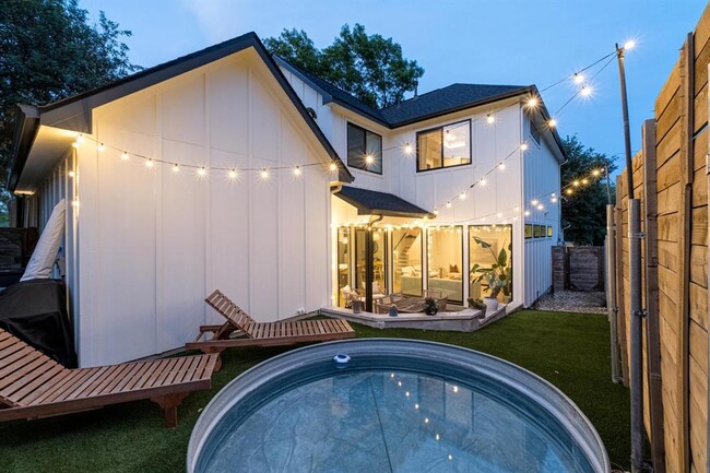 Building Photo - 4400 Jinx Ave