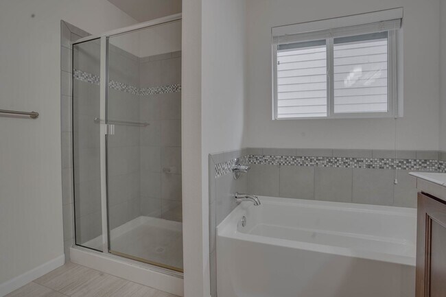 Building Photo - 3 Bed/ 2.5 Bath, Two-Story Home in North C...