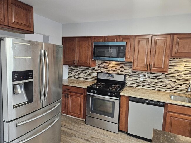 Building Photo - 1395 Freeland Ave