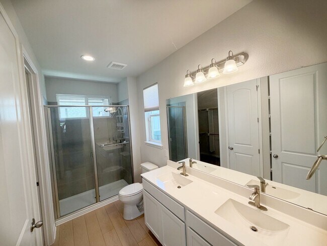 Building Photo - 2 Bed / 2.5 Bath Home Ready for Lease!