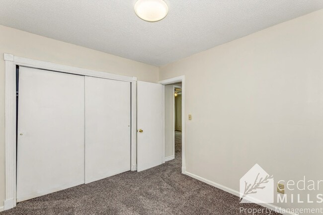 Building Photo - Over 1300 sq. feet in East Central Wichita