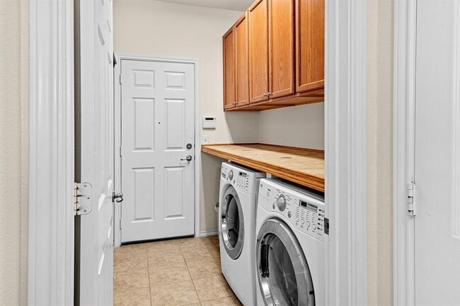 Building Photo - 109 Providence St