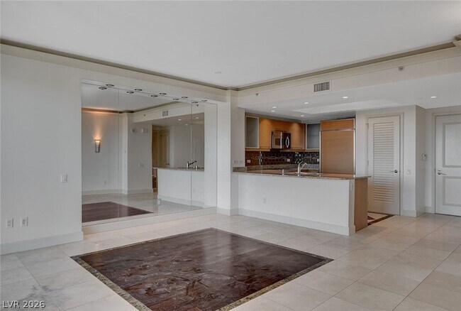 Building Photo - 322 E Karen Ave